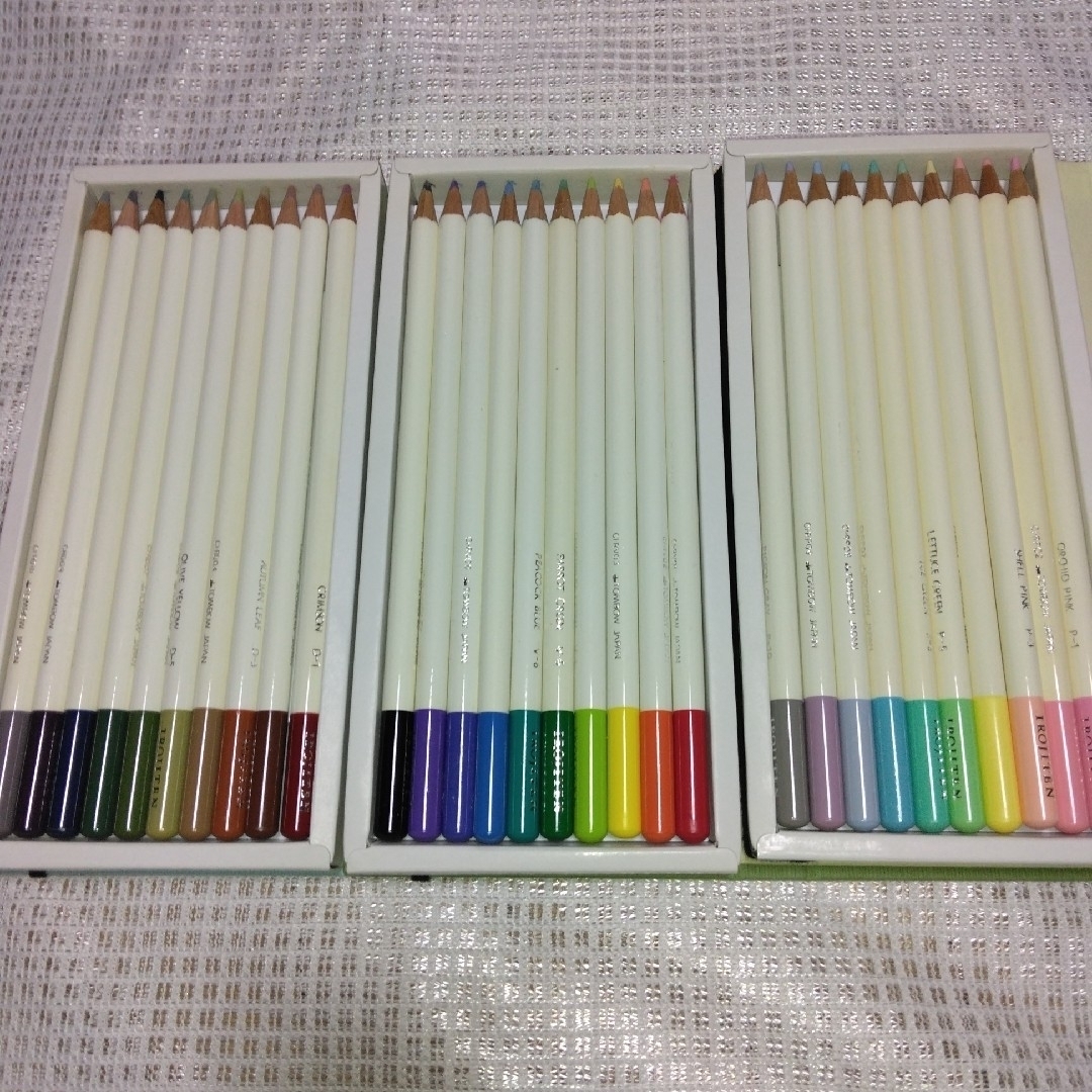 トンボ鉛筆(トンボエンピツ)の色辞典　全色セット エンタメ/ホビーのアート用品(色鉛筆)の商品写真