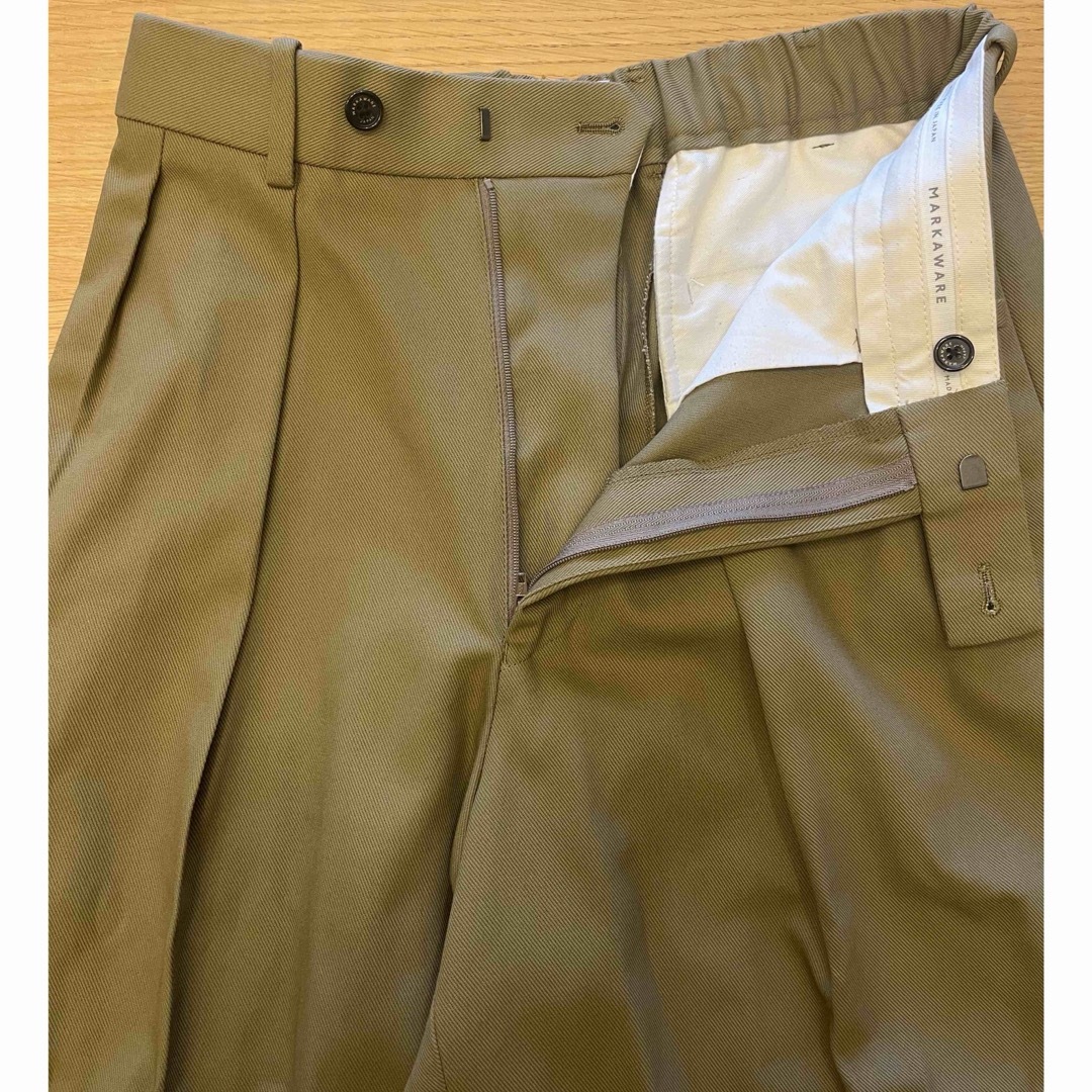 MARKAWEAR(マーカウェア)の新品未使用　MARKAWARE  DOUBLE PLEATED TROUSERS メンズのパンツ(スラックス)の商品写真