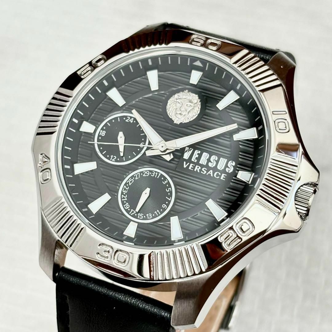 VERSACE(ヴェルサーチ)の新品ヴェルサス ヴェルサーチ クォーツ メンズ腕時計シルバー ブラック レザー メンズの時計(腕時計(アナログ))の商品写真