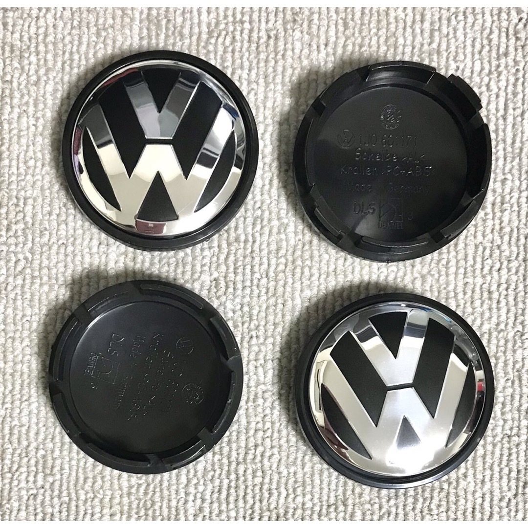 Volkswagen(フォルクスワーゲン)のフォルクスワーゲン　ホイールセンターキャップ　ブラック　69mm ブラック 自動車/バイクの自動車(車外アクセサリ)の商品写真