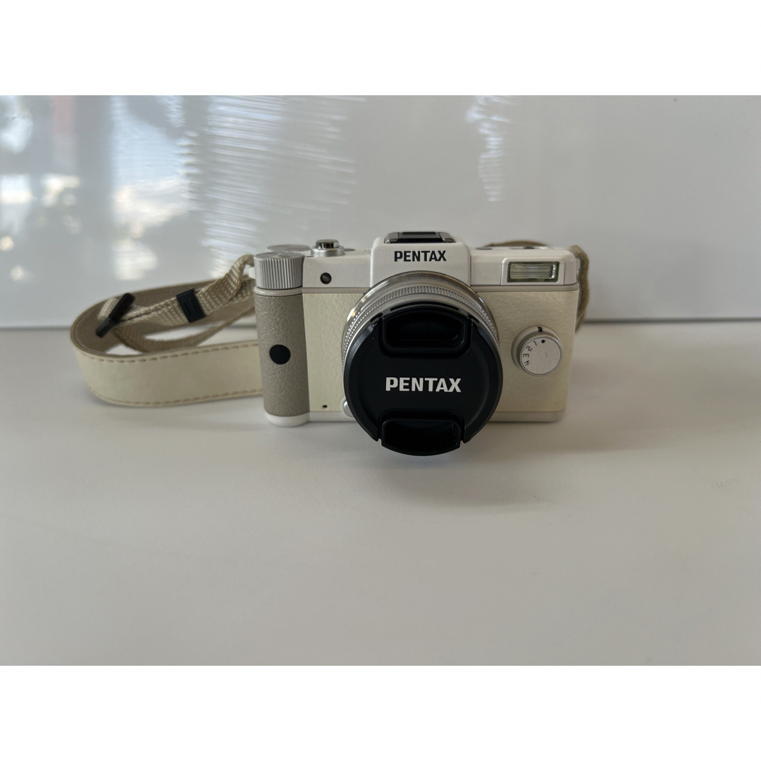 PENTAX(ペンタックス)のペンタックス Pentax Q Digital Camera White  スマホ/家電/カメラのカメラ(デジタル一眼)の商品写真