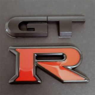 ニッサン(日産)のGT-R   3D  金属製エンブレム 　ブラック & レッド　１個(車外アクセサリ)