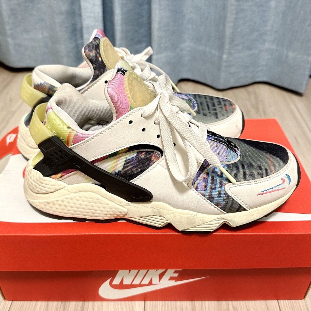 NIKE(ナイキ)のナイキ 25.5 エアハラチ　Air Huarache レディースの靴/シューズ(スニーカー)の商品写真