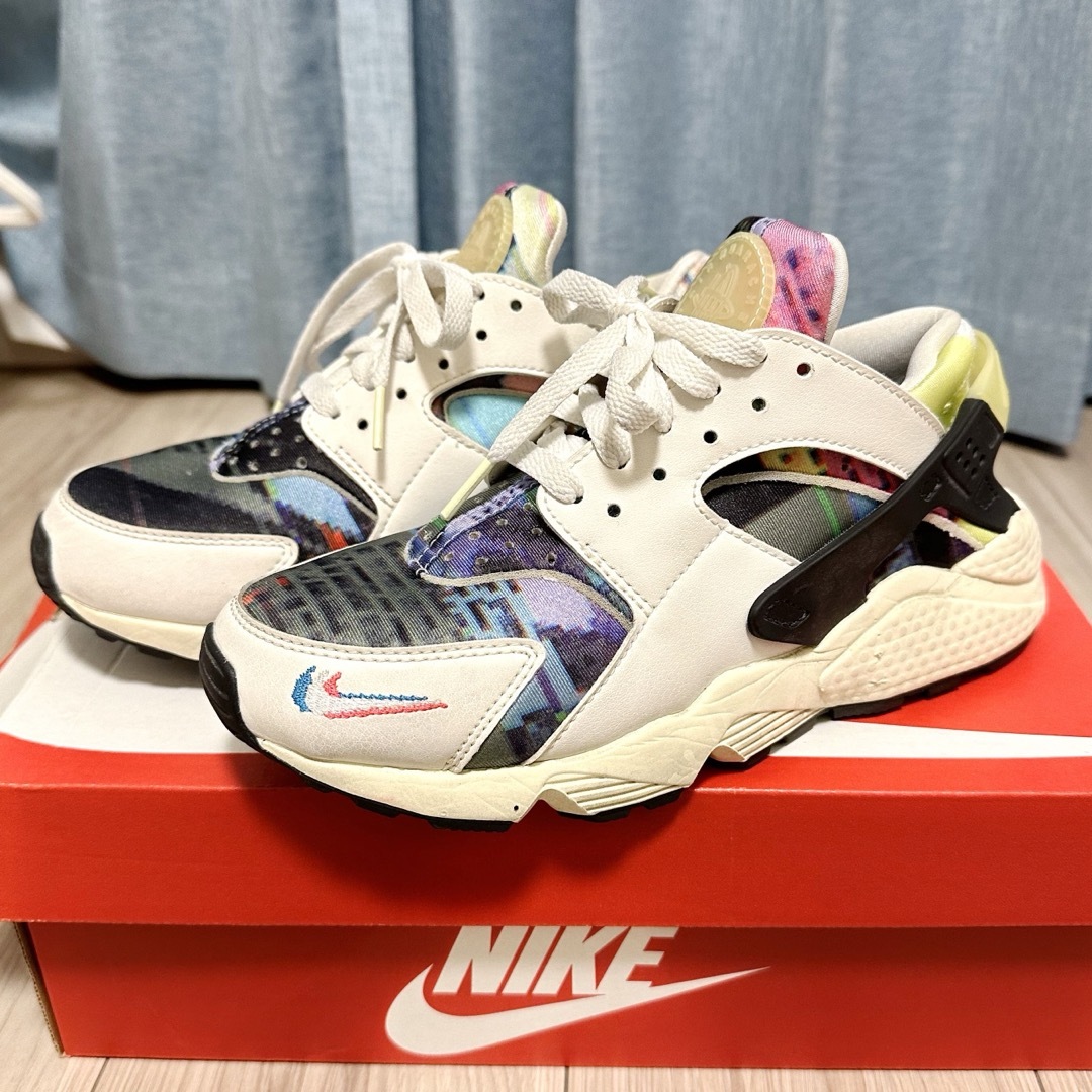 NIKE(ナイキ)のナイキ 25.5 エアハラチ　Air Huarache レディースの靴/シューズ(スニーカー)の商品写真