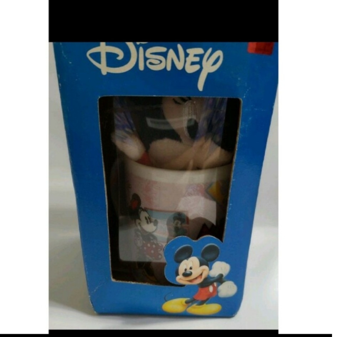 Disney(ディズニー)の☆新品☆ミニーマグカップ&ミニーぬいぐるみ☆2個セット エンタメ/ホビーのおもちゃ/ぬいぐるみ(キャラクターグッズ)の商品写真