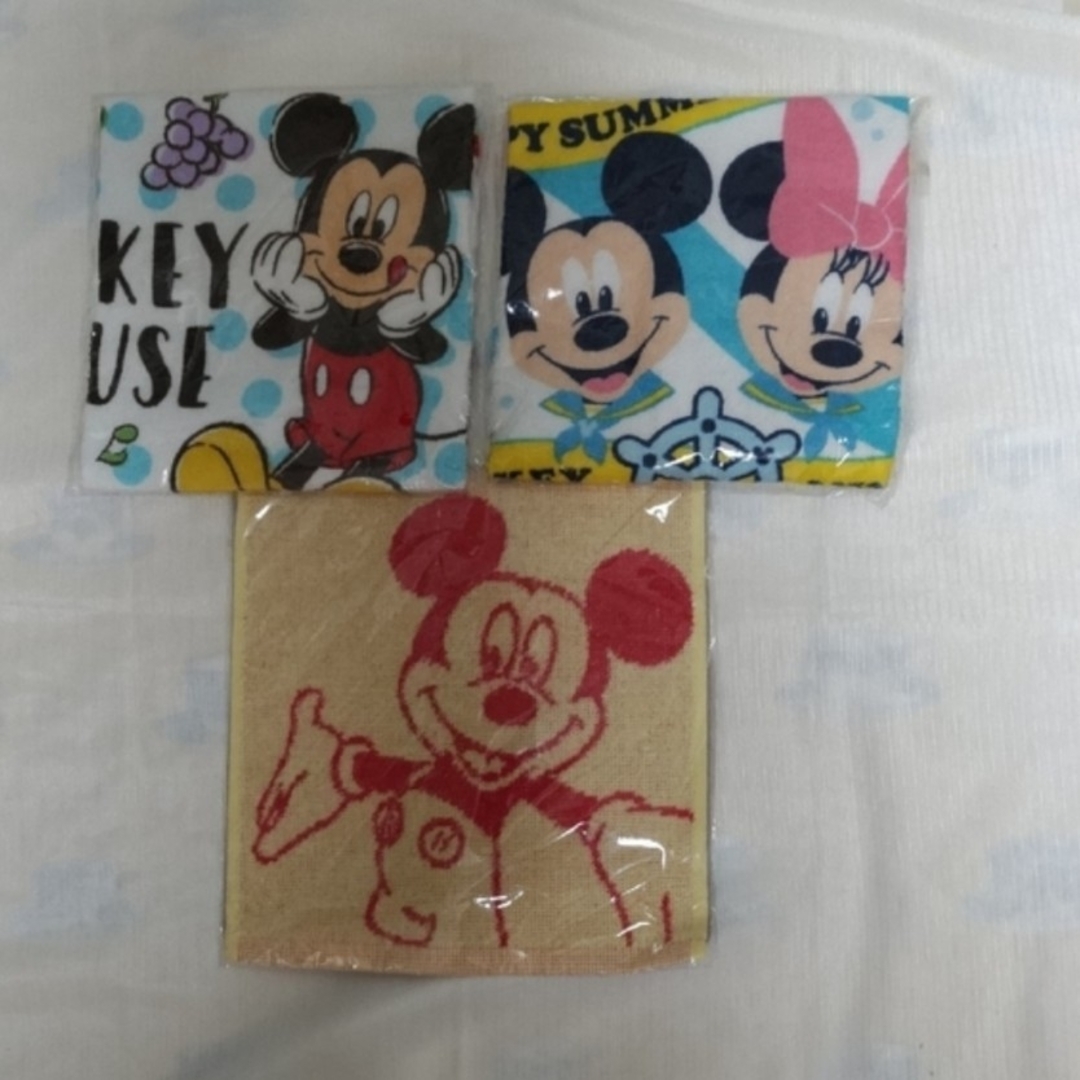 Disney(ディズニー)のお値下げ☆新品☆ミッキーハンドタオル☆ディズニー☆３枚 エンタメ/ホビーのアニメグッズ(タオル)の商品写真