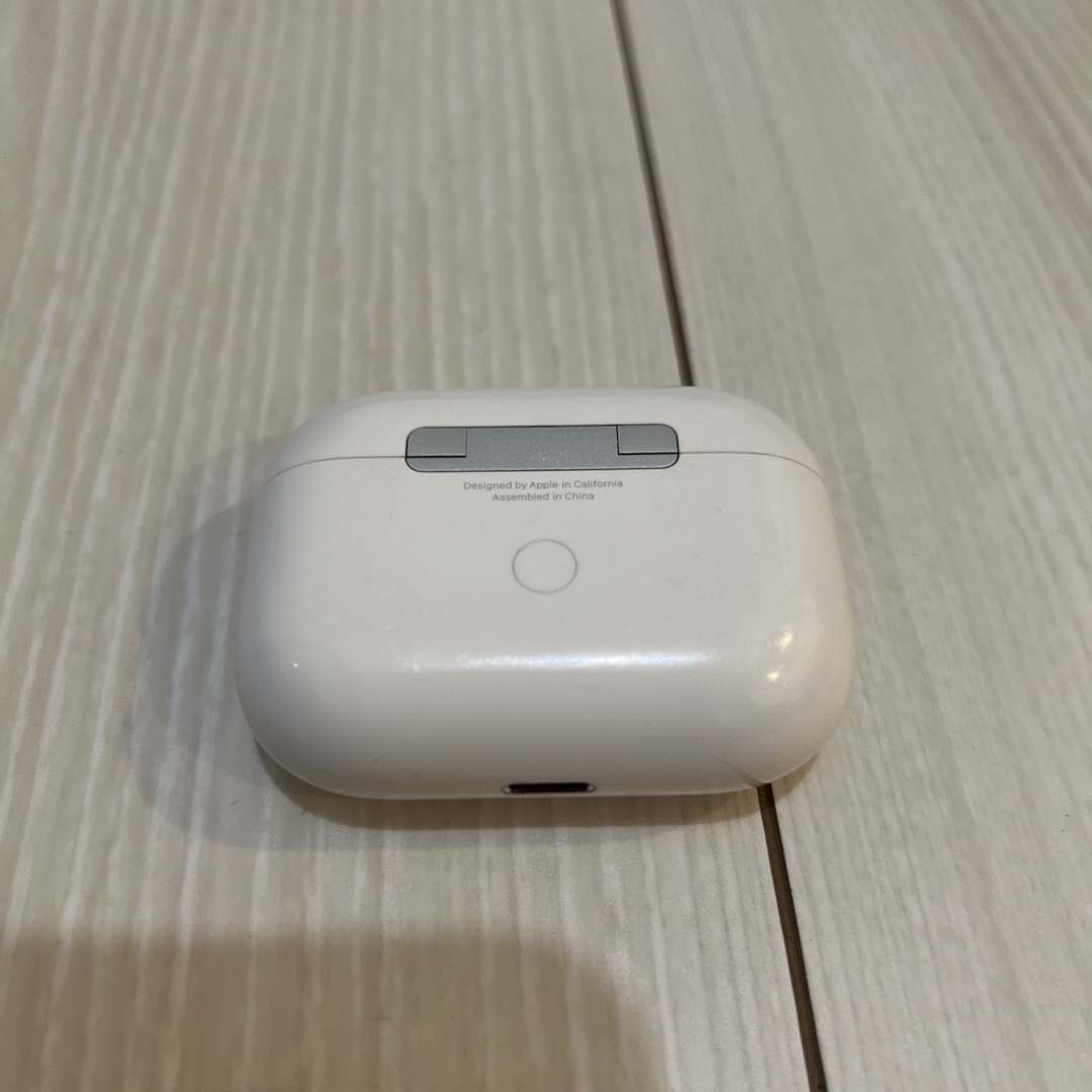 Apple(アップル)のApple airpods pro 充電ケース　A2190  スマホ/家電/カメラのオーディオ機器(ヘッドフォン/イヤフォン)の商品写真