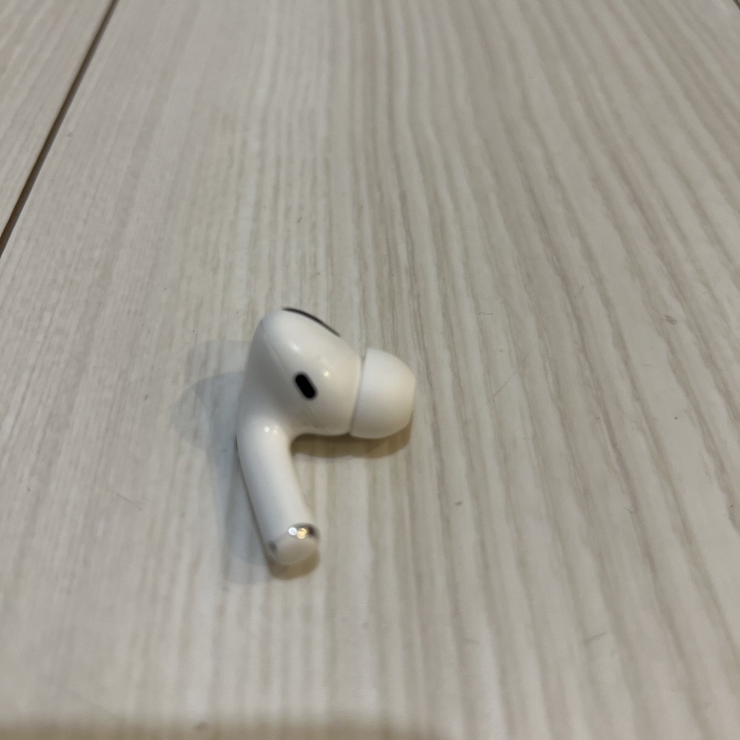 Apple(アップル)のApple airpods pro 左耳のみ　 スマホ/家電/カメラのオーディオ機器(ヘッドフォン/イヤフォン)の商品写真