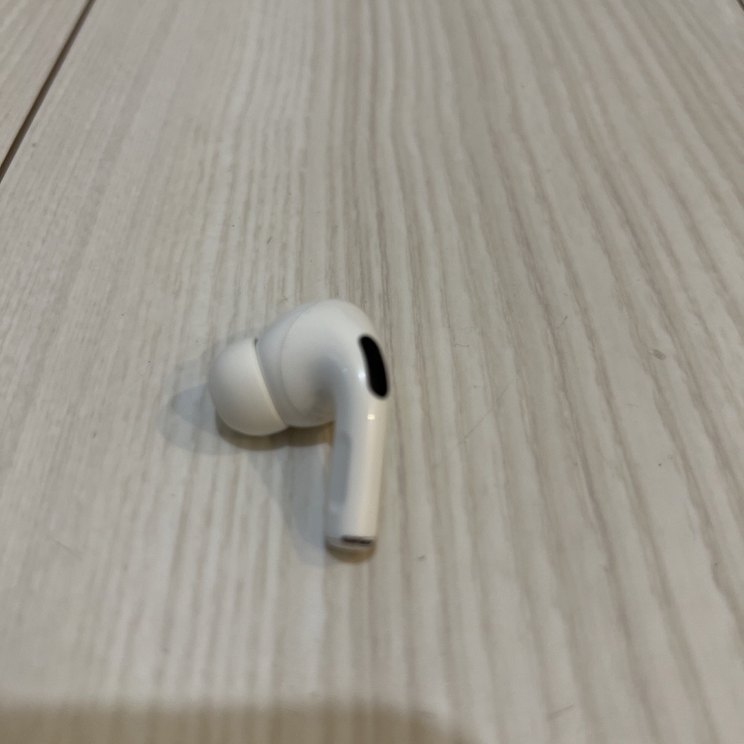 Apple(アップル)のApple airpods pro 左耳のみ　 スマホ/家電/カメラのオーディオ機器(ヘッドフォン/イヤフォン)の商品写真