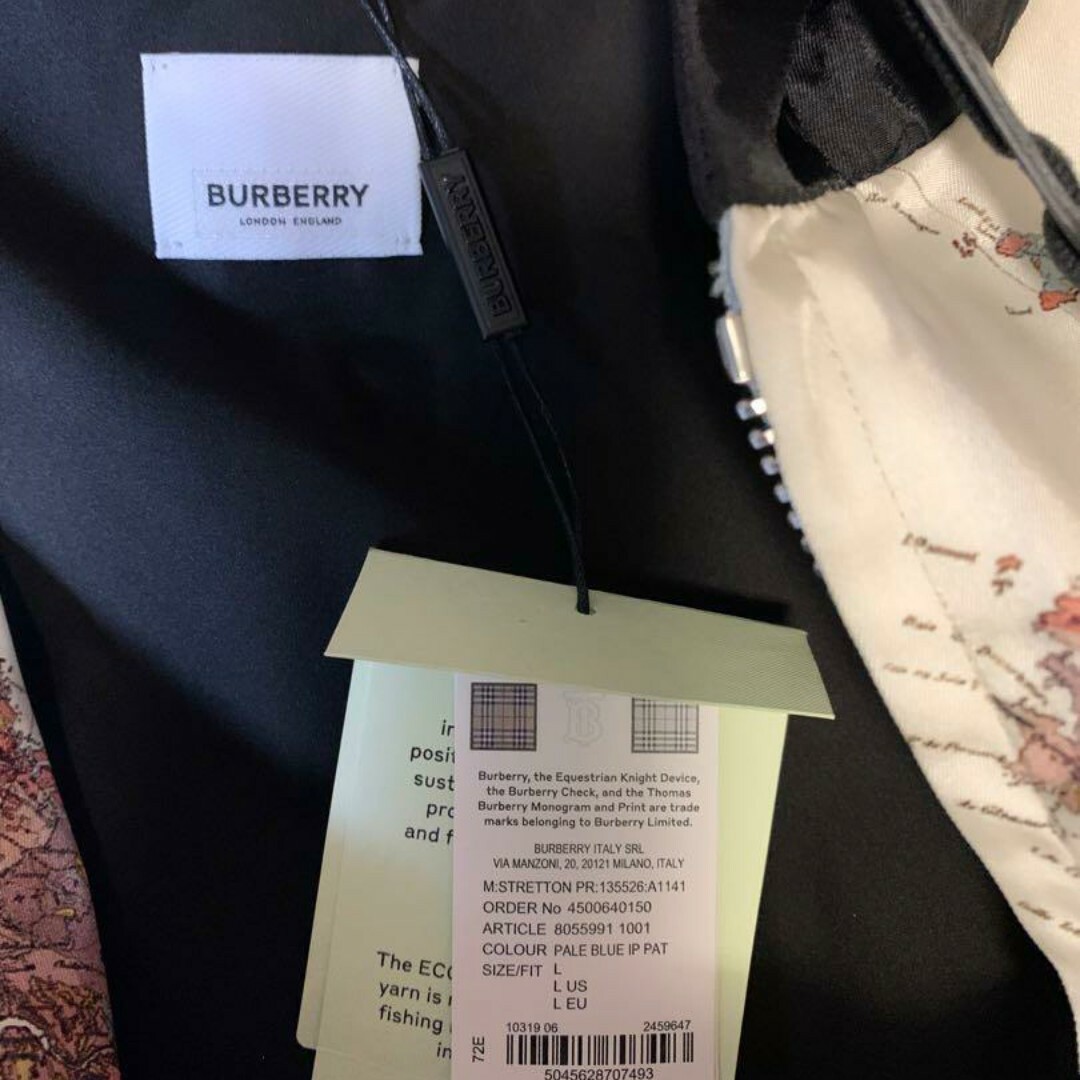 BURBERRY(バーバリー)のBurberry バーバリー　世界地図柄　フードジャケット　L メンズのジャケット/アウター(マウンテンパーカー)の商品写真