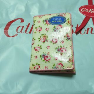 キャスキッドソン(Cath Kidston)の【新品未使用】キャスキッドソン　チケットホルダー　三つ折りタイプ(定期入れ)