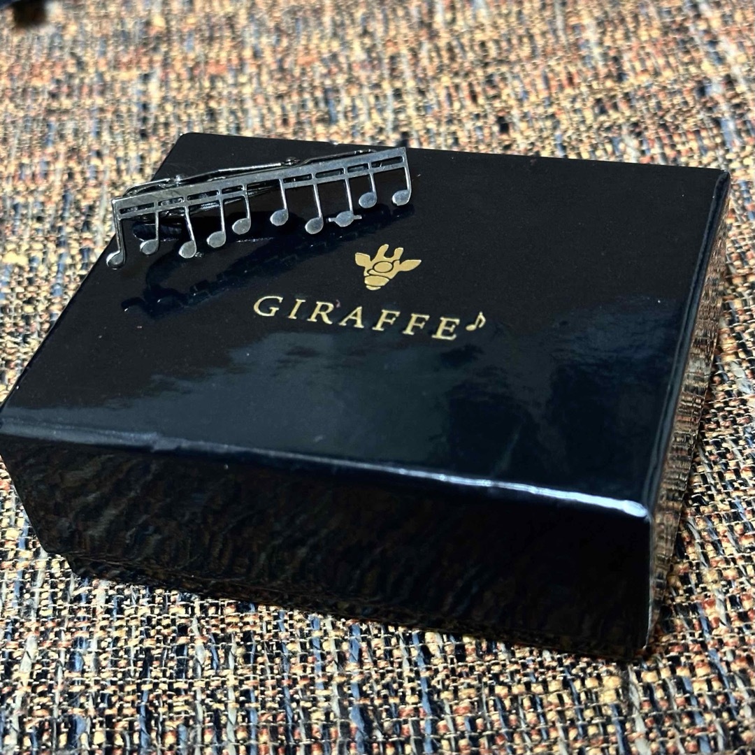 giraffe(ジラフ)のgiraffe ネクタイピン　音符 ミュージックノート　ブラック メンズのファッション小物(ネクタイピン)の商品写真