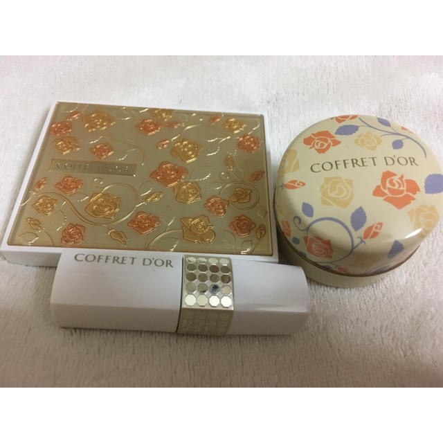 COFFRET D'OR(コフレドール)のお値下げ中♡コフレドール♡アイシャドウ・チーク・口紅セット♡ コスメ/美容のキット/セット(コフレ/メイクアップセット)の商品写真