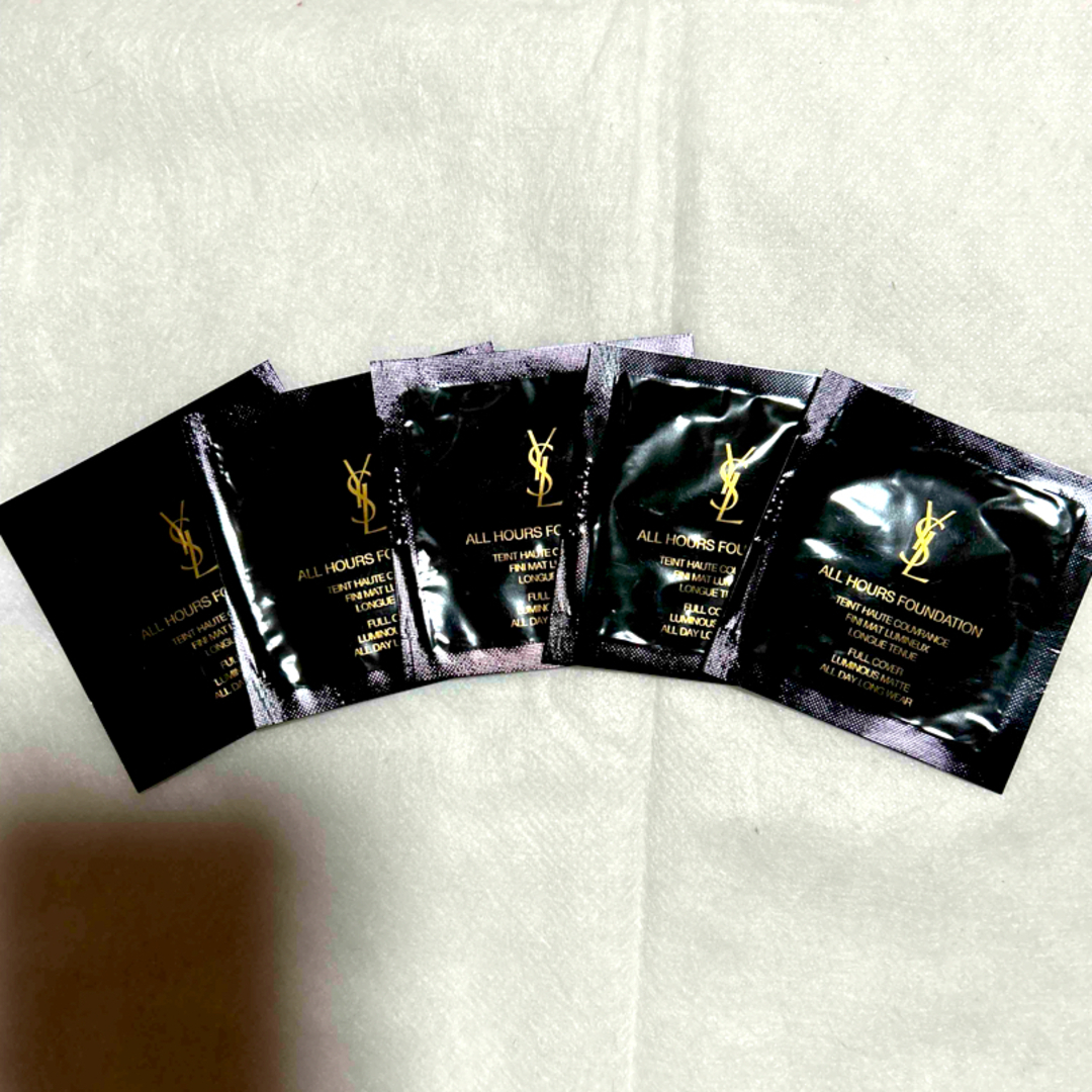 Yves Saint Laurent(イヴサンローラン)の★YSL★イヴ・サンローラン★オールアワーズ　リキッド／LN4 × 5包 コスメ/美容のベースメイク/化粧品(ファンデーション)の商品写真