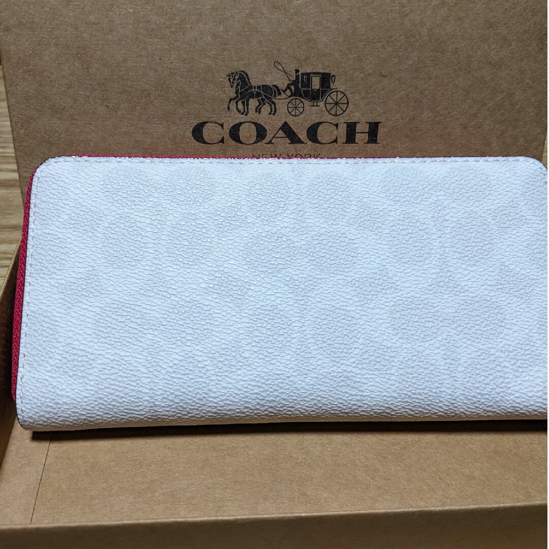 COACH(コーチ)のCOACH 長財布　白系シグネチャー中はピンク レディースのファッション小物(財布)の商品写真