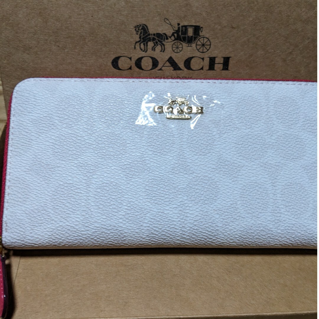 COACH(コーチ)のCOACH 長財布　白系シグネチャー中はピンク レディースのファッション小物(財布)の商品写真