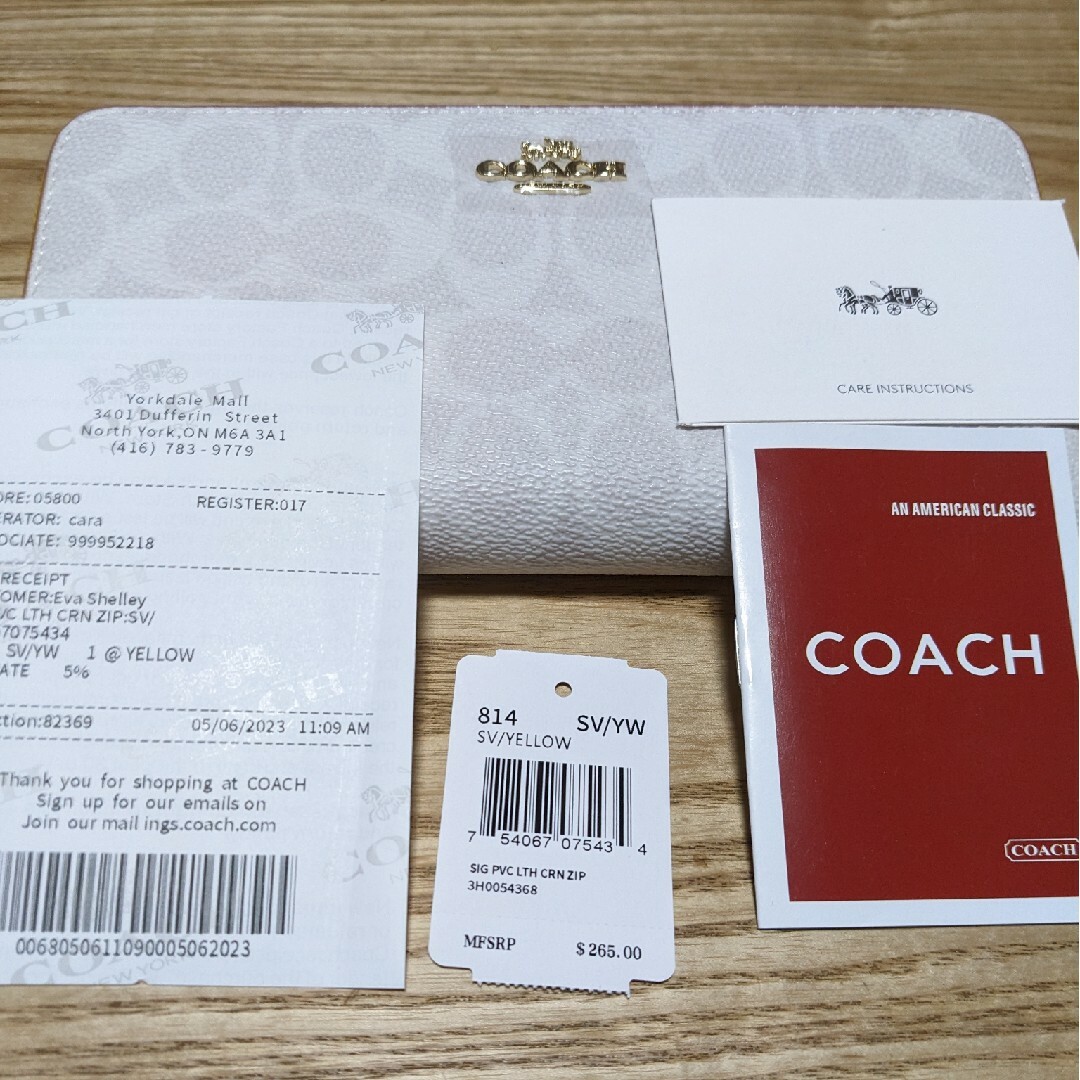 COACH(コーチ)のCOACH 長財布　白系シグネチャー中は黄色 レディースのファッション小物(財布)の商品写真