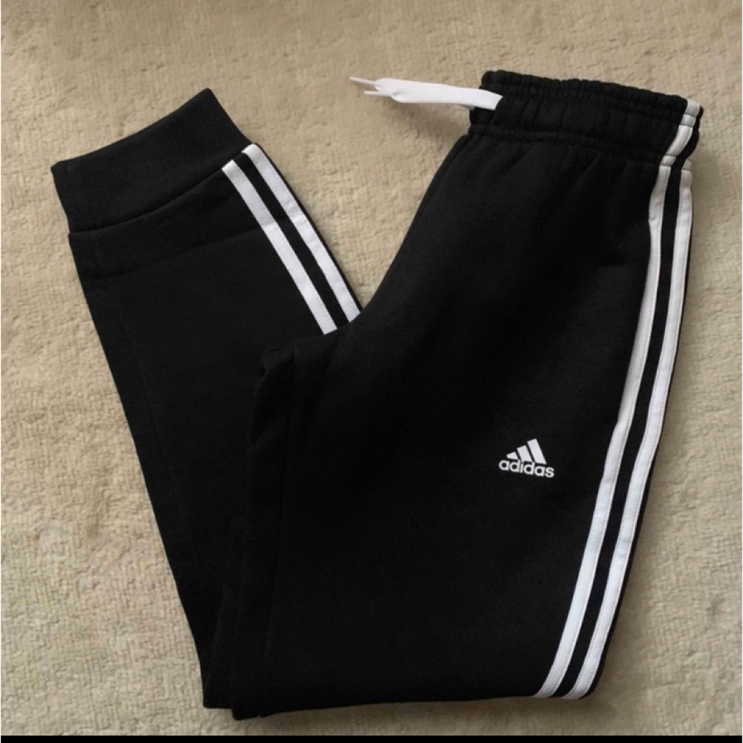 adidas(アディダス)のアディダス　スウェットパンツ　ロングパンツ　キッズ　130 キッズ/ベビー/マタニティのキッズ服男の子用(90cm~)(パンツ/スパッツ)の商品写真