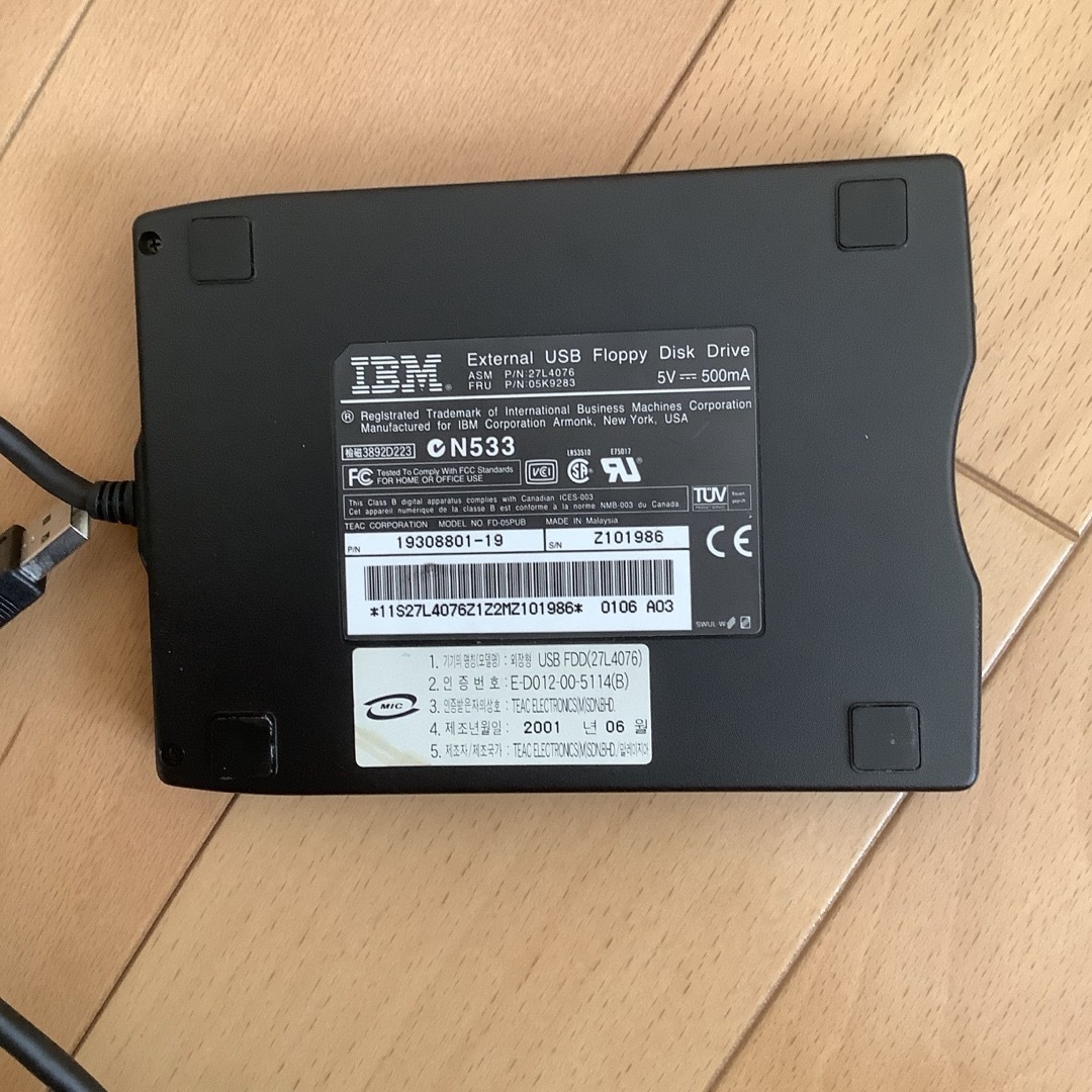 IBM(アイビーエム)のフロッピーディスクドライブ　IBM スマホ/家電/カメラのPC/タブレット(PC周辺機器)の商品写真