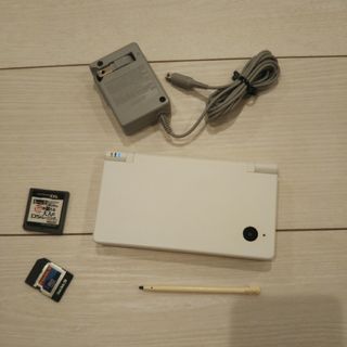 ニンテンドーDS(ニンテンドーDS)の超美品♪未使用近い⭐️dsi本体♪白。タッチペン、純正充電器、SD、ゲーム付き♪(携帯用ゲーム機本体)