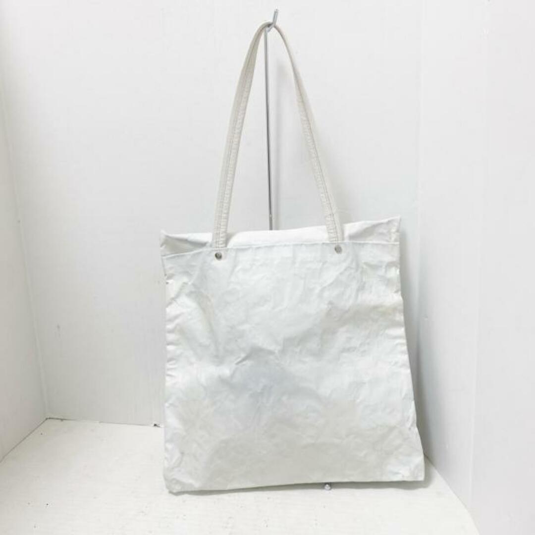 PLEATS PLEASE ISSEY MIYAKE(プリーツプリーズイッセイミヤケ)のプリーツプリーズ ショルダーバッグ - 白 レディースのバッグ(ショルダーバッグ)の商品写真