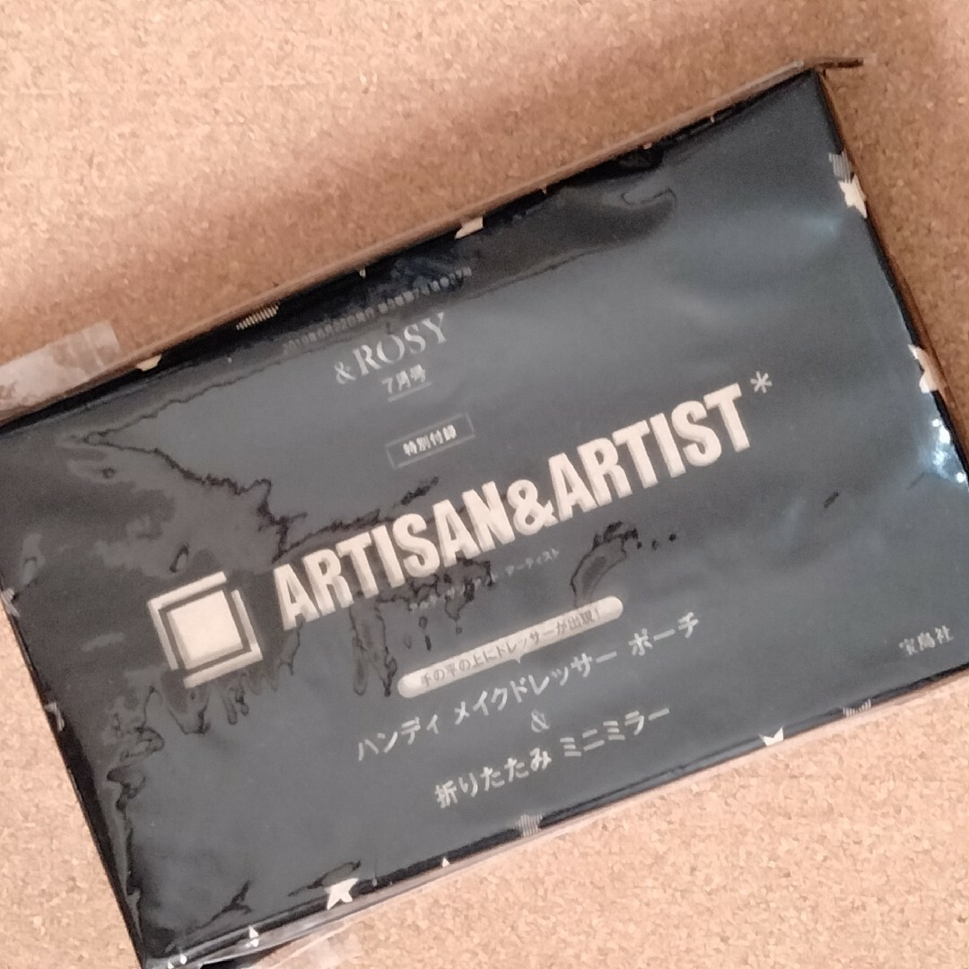 Artisan&Artist(アルティザンアンドアーティスト)のARTISAN&ARTISTポーチ&ミラー &ROSY付録［未使用］ レディースのファッション小物(ポーチ)の商品写真