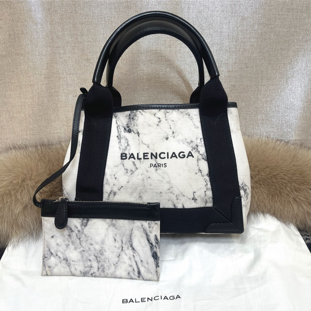 超美品　BALENCIAGA バレンシアガ ネイビーカバXS定価は定価122100円でした