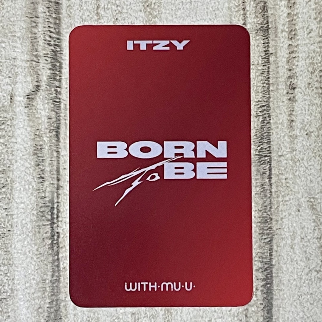 ITZY(イッチ)のITZY born to be withmuu 購入特典 イェジ トレカ エンタメ/ホビーのタレントグッズ(アイドルグッズ)の商品写真