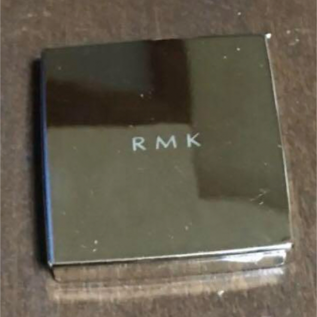 RMK(アールエムケー)のRMK アイシャドウ　パレット　silver green 【新品】 コスメ/美容のベースメイク/化粧品(アイシャドウ)の商品写真