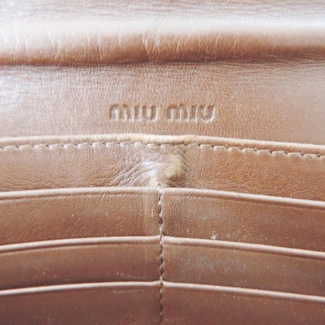 miumiu(ミュウミュウ)のミュウミュウ 長財布 ブラウン 型押し加工 レディースのファッション小物(財布)の商品写真