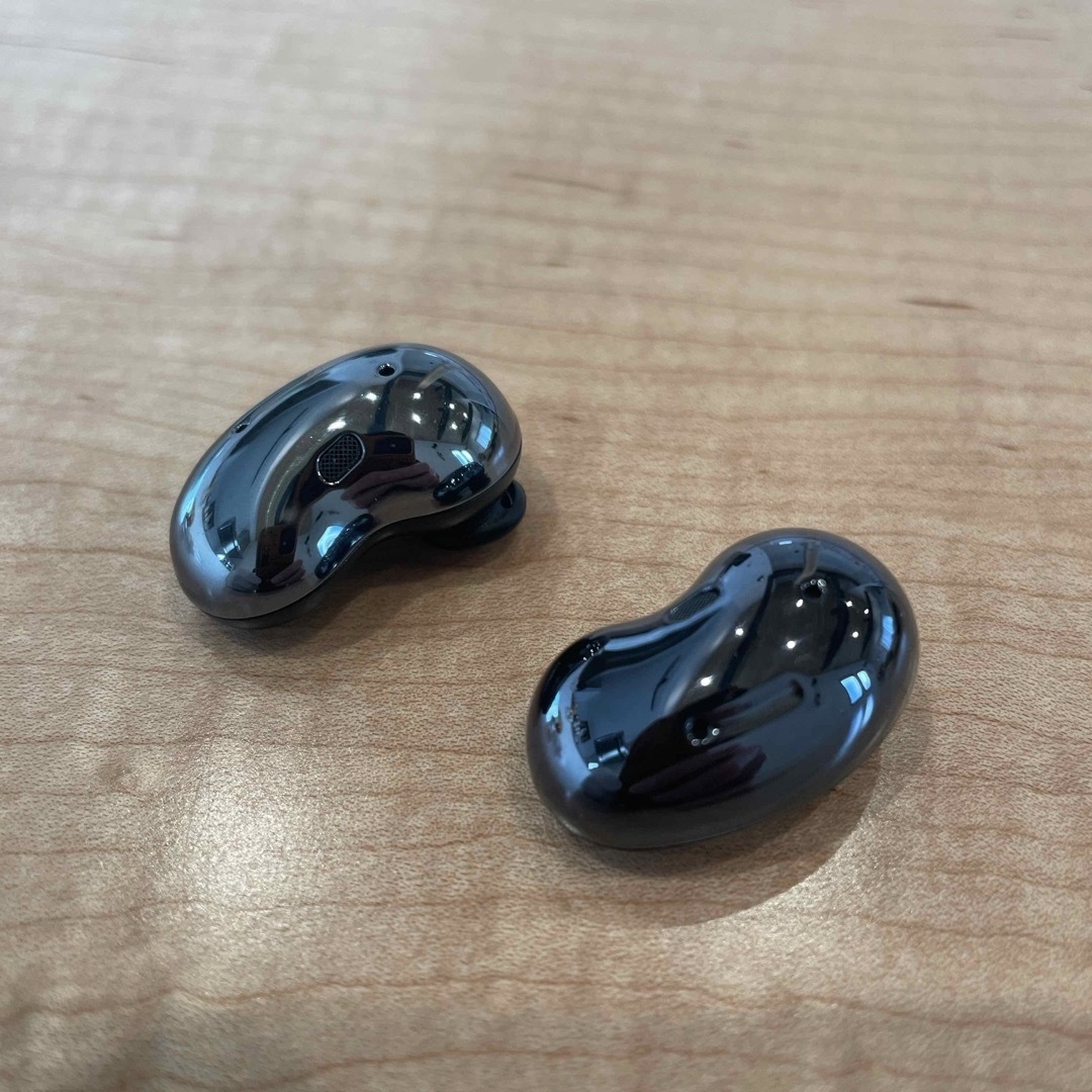 Galaxy(ギャラクシー)の完全独立型Bluetoothイヤホン Galaxy Buds Live スマホ/家電/カメラのオーディオ機器(ヘッドフォン/イヤフォン)の商品写真