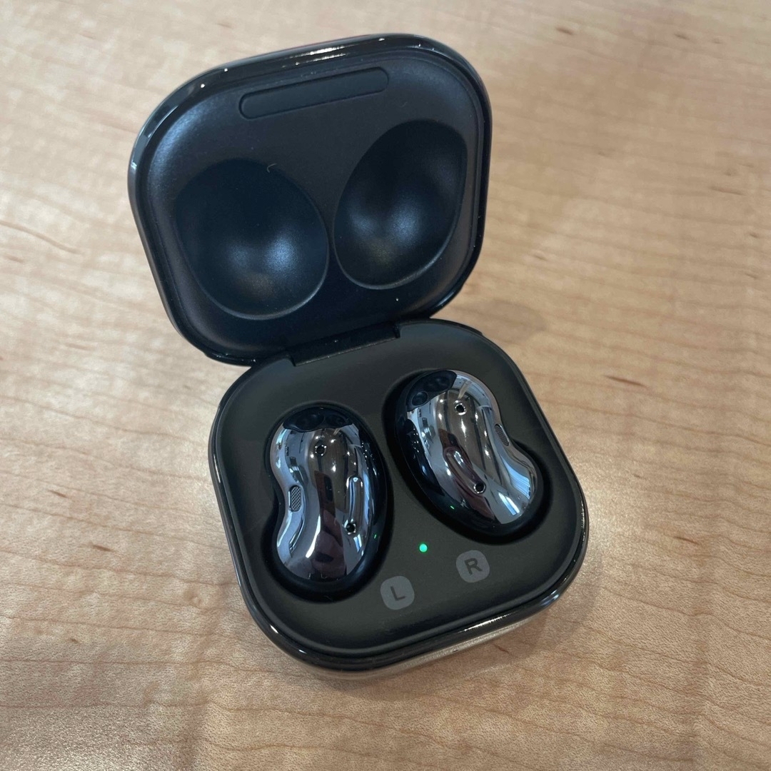 Galaxy(ギャラクシー)の完全独立型Bluetoothイヤホン Galaxy Buds Live スマホ/家電/カメラのオーディオ機器(ヘッドフォン/イヤフォン)の商品写真