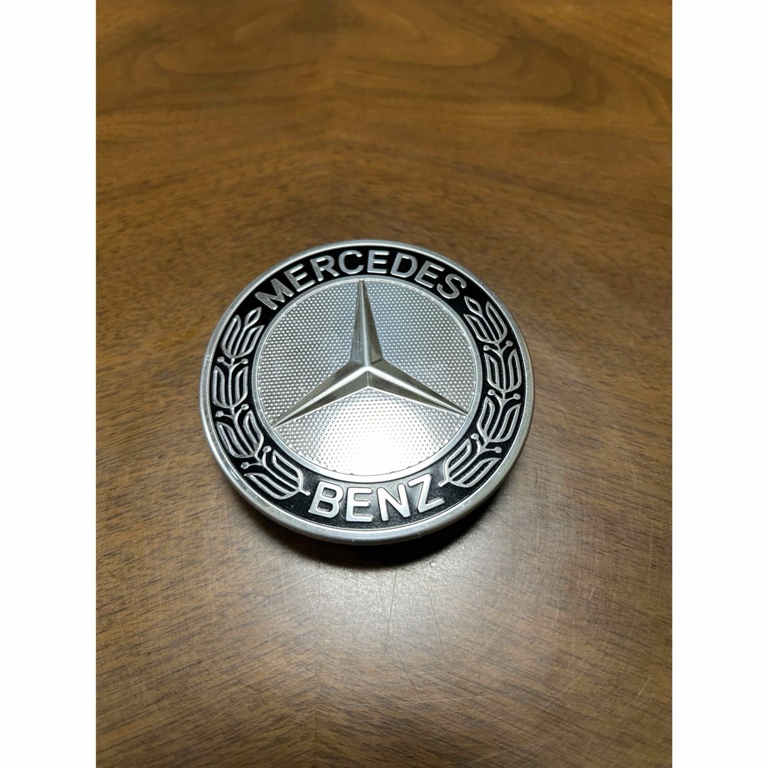 Mercedes-Benz(メルセデスベンツ)のw205ホイールセンターキャップ 自動車/バイクの自動車(車種別パーツ)の商品写真