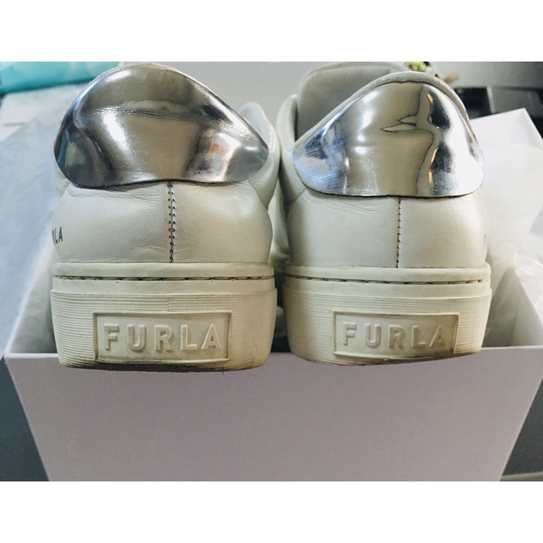 Furla(フルラ)のFURLA スニーカー　ホワイト　シルバー レディースの靴/シューズ(スニーカー)の商品写真