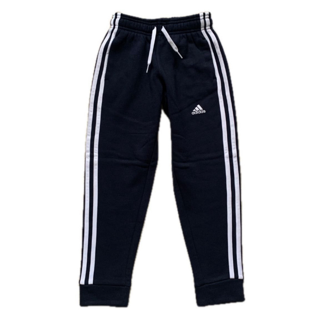 adidas(アディダス)のアディダス　スウェットパンツ　ロングパンツ　キッズ　130 キッズ/ベビー/マタニティのキッズ服男の子用(90cm~)(パンツ/スパッツ)の商品写真