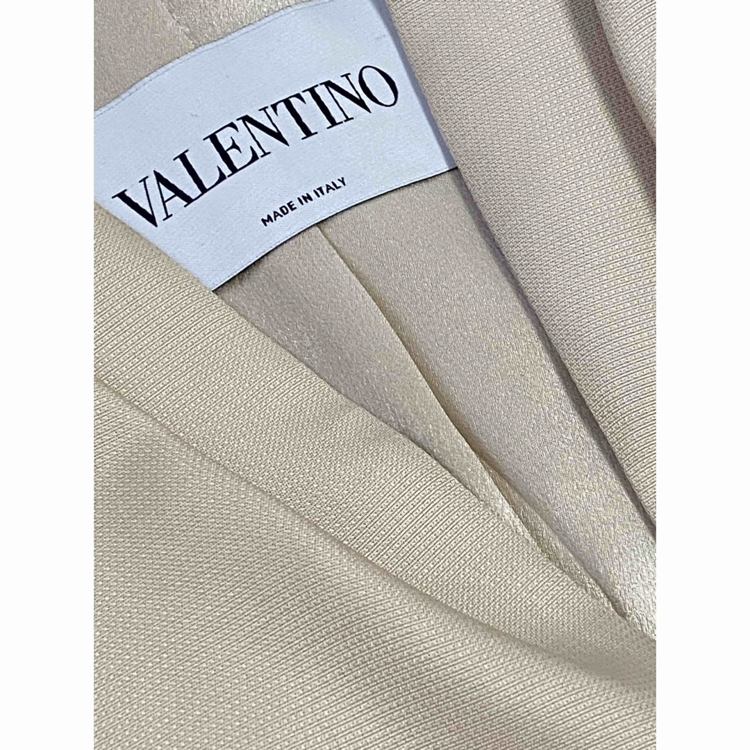 VALENTINO(ヴァレンティノ)のカオリ様専用、ヴァレンチノ、グッチ レディースのジャケット/アウター(テーラードジャケット)の商品写真