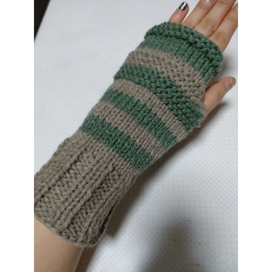 手編み手袋(指なし)　グリーン ハンドメイドのファッション小物(手袋)の商品写真