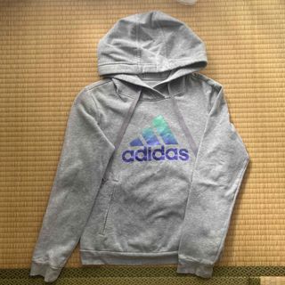 アディダス(adidas)のadidas キッズ　フード付パーカー　(Tシャツ/カットソー)