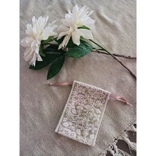 インド刺繍リボン　小物入れ　リボン巾着　ハンドメイド(ポーチ)