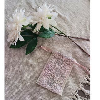 インド刺繍リボン　花柄　リボン巾着　ハンドメイド(ポーチ)