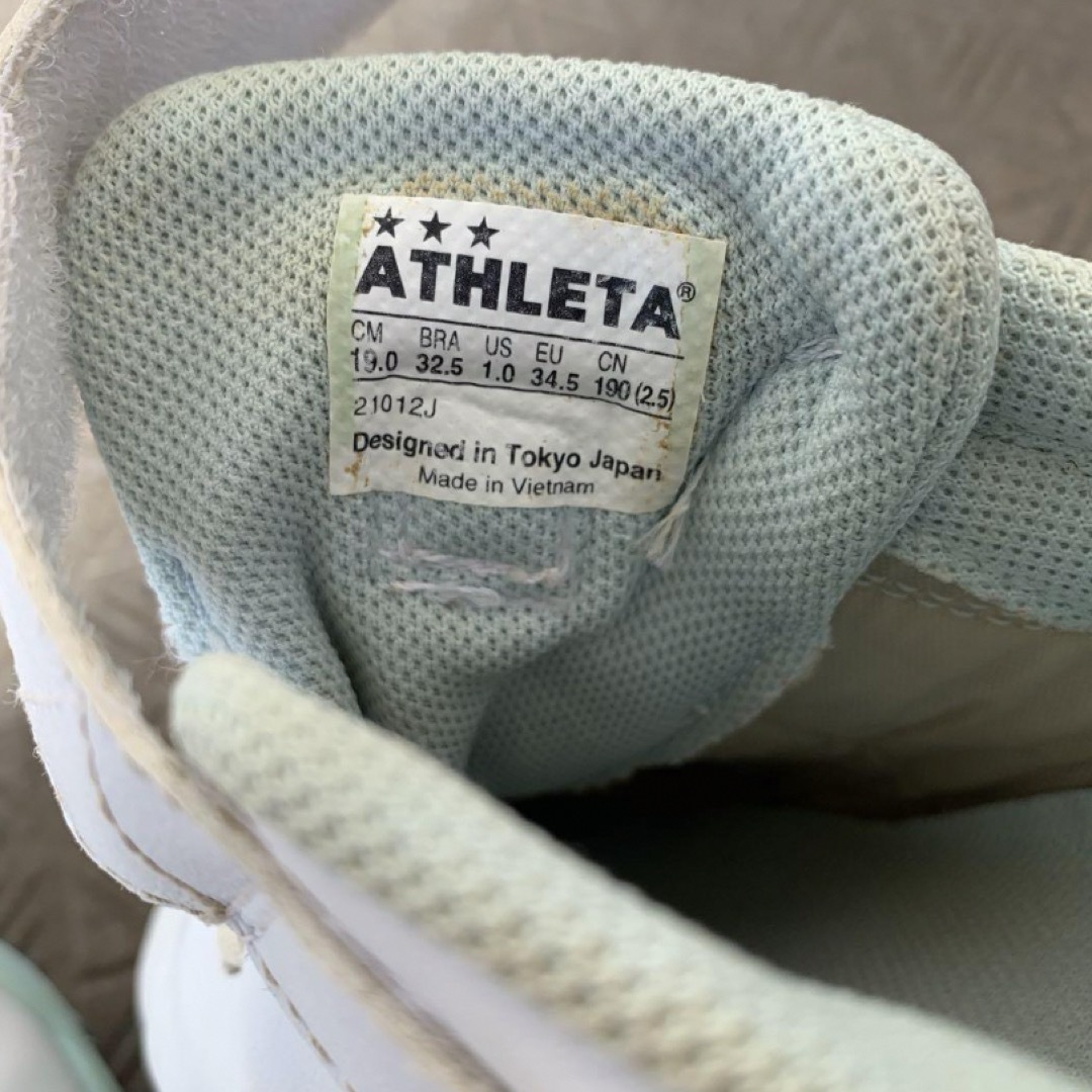 ATHLETA(アスレタ)のキッズ トレーニングシューズ アスレタ 19cm 21010J ホワイト スポーツ/アウトドアのサッカー/フットサル(シューズ)の商品写真