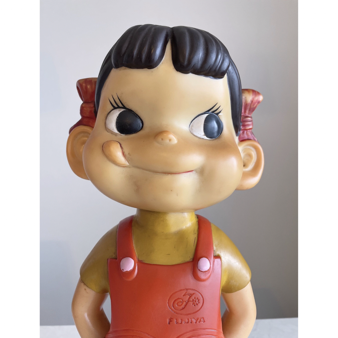 日本最大の 不二家 ペコちゃん 首振り人形 ブリキ台☆昭和レトロ 日本最大の 不二家 ペコちゃん 首振り人形 ブリキ台☆昭和レトロ