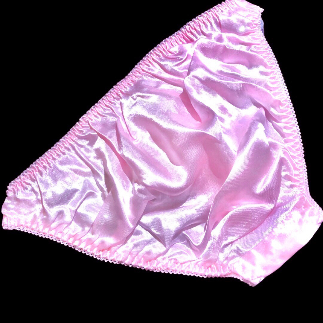 サテン刺繍　ショーツ　ワンサイズ　ピンク　ピーチジョン系　エメフィール系 レディースの下着/アンダーウェア(ショーツ)の商品写真