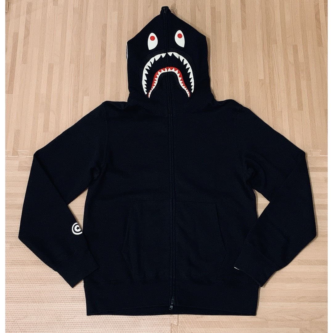 A BATHING APE(アベイシングエイプ)の★激レア★蓄光★ APE シャークパーカー ブラック　XL パーカー  メンズのトップス(パーカー)の商品写真