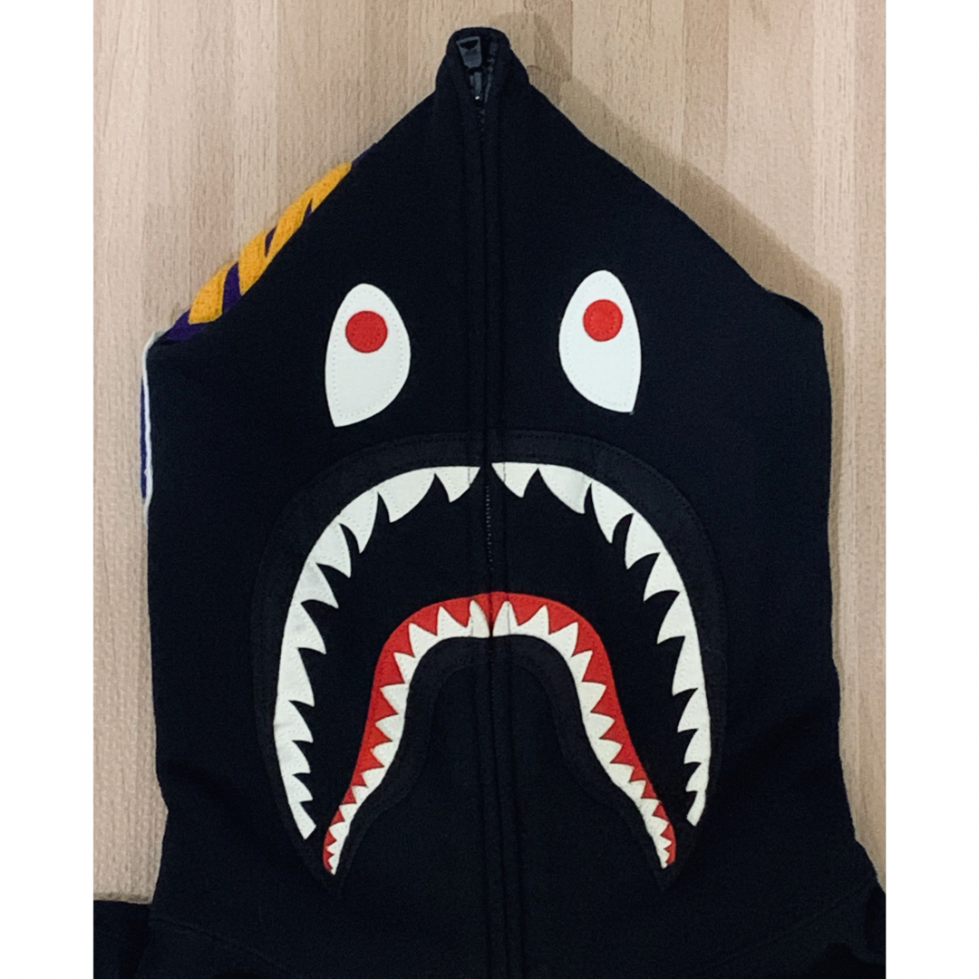 A BATHING APE(アベイシングエイプ)の★激レア★蓄光★ APE シャークパーカー ブラック　XL パーカー  メンズのトップス(パーカー)の商品写真