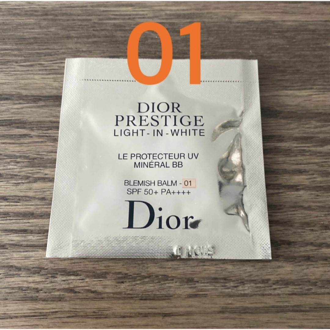 Dior(ディオール)のディオール　プレステージ ホワイト ル プロテクター UV ミネラル BB 01 コスメ/美容のベースメイク/化粧品(BBクリーム)の商品写真