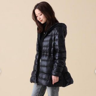 MONCLER ダウンミドルコート