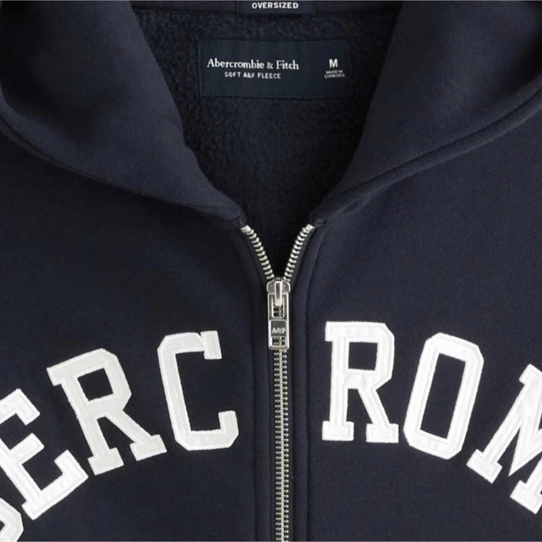 Abercrombie&Fitch(アバクロンビーアンドフィッチ)のアバクロンビー&フィッチ  LOGOジップアップ パーカーネイビー Mサイズ メンズのトップス(パーカー)の商品写真