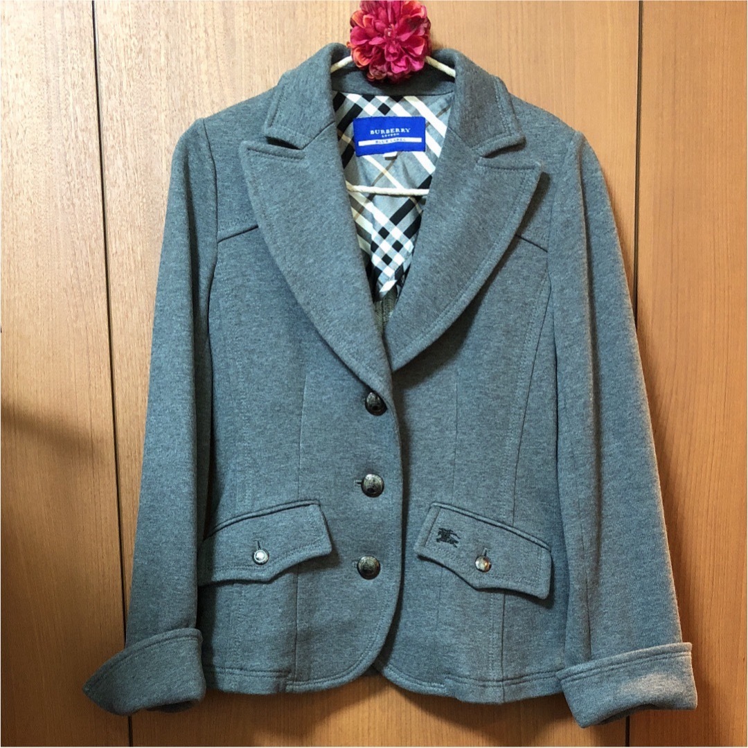 BURBERRY BLUE LABEL(バーバリーブルーレーベル)の美品　バーバリーブルーレーベル　ブレザー　テーラードジャケット レディースのジャケット/アウター(テーラードジャケット)の商品写真