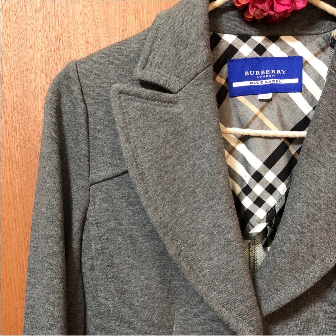 BURBERRY BLUE LABEL(バーバリーブルーレーベル)の美品　バーバリーブルーレーベル　ブレザー　テーラードジャケット レディースのジャケット/アウター(テーラードジャケット)の商品写真